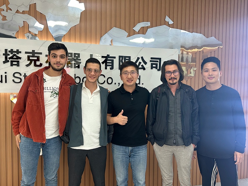 斯塔克機(jī)器人三維激光切割機(jī)實(shí)力贏得贊譽(yù)國外友人贊譽(yù)